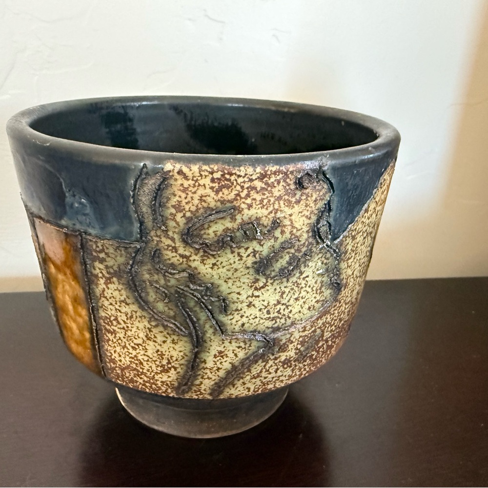 Vintage Studio Art Pottery Bowl Dish Hand‎ Made Signed By Artist  Design estate